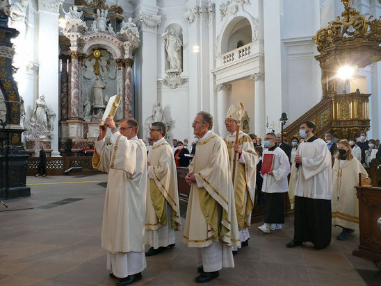 Diakonenweihe im Fuldaer Dom (Foto: Karl-Franz Thiede)